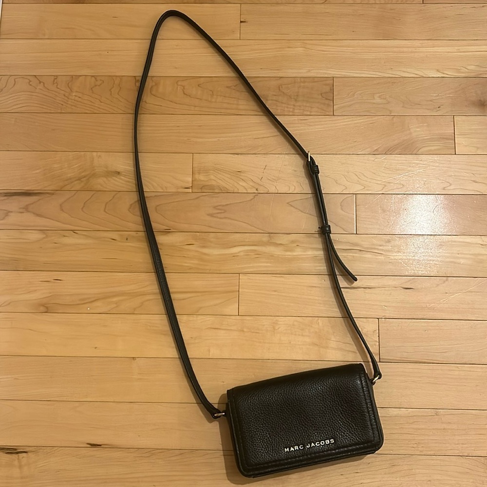 Great condition Vintage Marc Jacobs black leather cross body purse